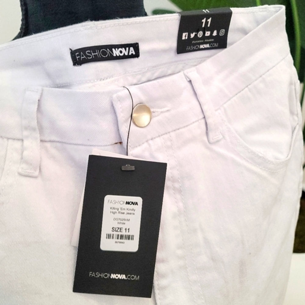 NWT White Distressed Denim Jeans